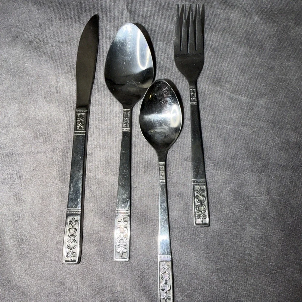 16 Pieces Customcraft CUS3 Stainless Textured Silverware Flatware Taiwan